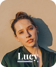Lucy, encargada de redes sociales y comunicación